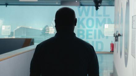 Dem BND fehlen Hunderte Fachkräfte. Hier erzählen zwei Angestellte von ihrem Doppelleben, Verfolgungsängsten im Auto – und davon, was sie manchmal stört.