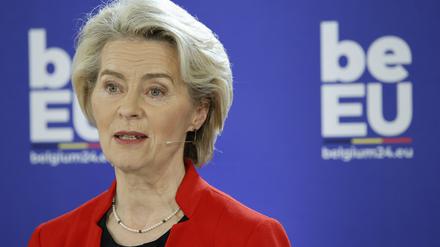 Ursula von der Leyen, Präsidentin der Europäischen Kommission, spricht während einer Pressekonferenz zum Start der belgischen Präsidentschaft des Rates der Europäischen Union im Egmont-Palast. Am 01.01.2024 begann der belgische Ratsvorsitz der Europäischen Union für sechs Monate.