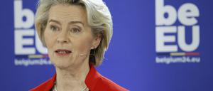 Ursula von der Leyen, Präsidentin der Europäischen Kommission, spricht während einer Pressekonferenz zum Start der belgischen Präsidentschaft des Rates der Europäischen Union im Egmont-Palast. Am 01.01.2024 begann der belgische Ratsvorsitz der Europäischen Union für sechs Monate. 
