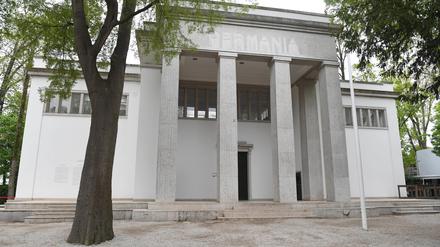 ARCHIV - 23.04.2022, Italien, Venedig: Der Deutsche Pavillon ist in Venedig zu sehen. (zu dpa: «Y. Bartana und E. Mondtag gestalten Pavillon in Venedig») Foto: Felix Hörhager/dpa +++ dpa-Bildfunk +++