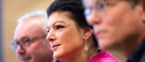Sahra Wagenknecht, Parteivorsitzende, im Vordergrund Andreas Hartenfels und im Hintergrund Alexander Ulrich.
