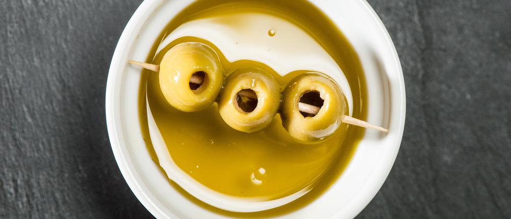 Öl ist nicht gleich Öl: Wer infolge erhöhter Cholesterinwerte seine Ernährung umstellt, sollte auch auf die Fette blicken.