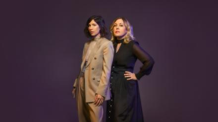 Carrie Brownstein und Corin Tucker haben 1994 die Rockband Sleater-Kinney  gegründet.