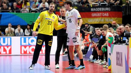 Vor den Spielen der Hauptrunde gibt es für den Bundestrainer und seine Spieler noch einiges zu besprechen.