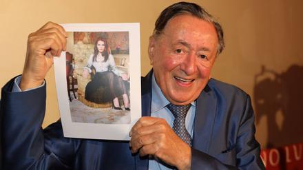 Richard Lugner präsentiert seinen Gast auf dem Wiener Opernball 2024, Priscilla Presley.