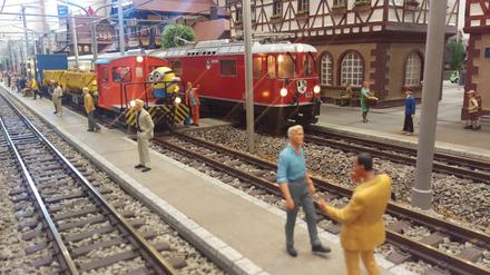 Im Kleinen sieht die Welt sehr viel freundlicher aus. Und die Bahn fährt auch immer pünktlich.