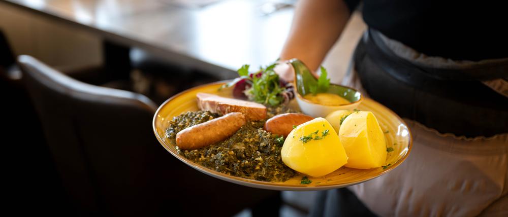 Trotz eines Umsatzplus von fast zehn Prozent im vergangen Jahr haben viele Gastronomen ihre Preise angehoben – wegen Teuerung und Mehrwertsteuererhöhung.