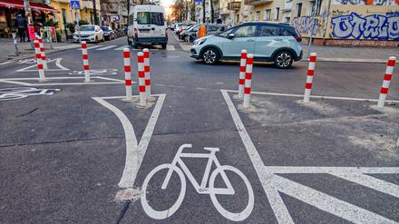 Kiezblock Reuterkiez, Einbahnstraßen, Poller und Sperren für den Durchgangsverkehr in Berlin-Neukölln, Kiezblock Reuterkiez. 
