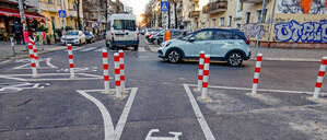Kiezblock Reuterkiez, Einbahnstraßen, Poller und Sperren für den Durchgangsverkehr in Berlin-Neukölln, Kiezblock Reuterkiez. 