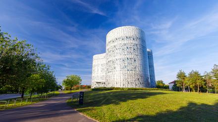 Der Bibliotheksbau gehört zur BTU Cottbus.