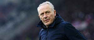 Christian Streich geht mit gutem Beispiel voran.
