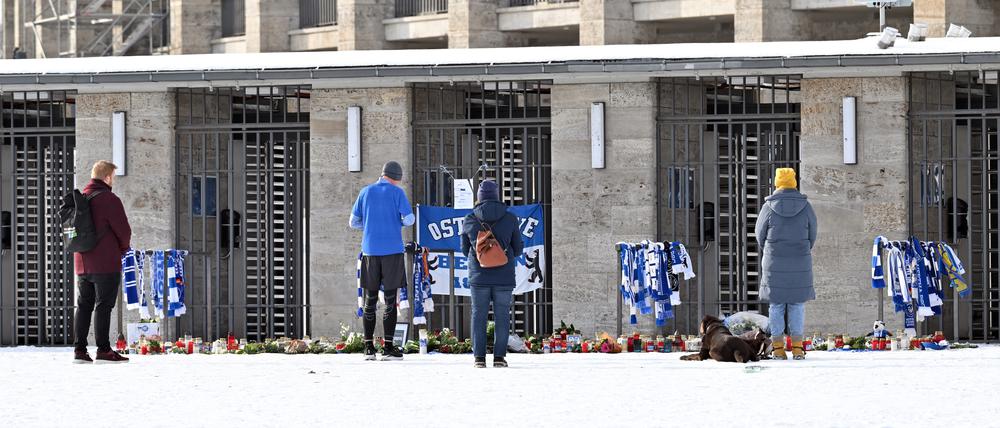 Herthas Präsident Kay Bernstein ist im Alter von 43 Jahren gestorben. Viele Fans sind nach wie vor fassungslos.