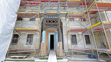 Sanierung Kleines Schloss Babelsberg.
Die Stiftung Preußische Schlösser und Gärten Berlin-Brandenburg (SPSG) hat im September 2022 mit der Sanierung des sogenannten Kleinen Schlosses im Potsdamer Park Babelsberg begonnen.