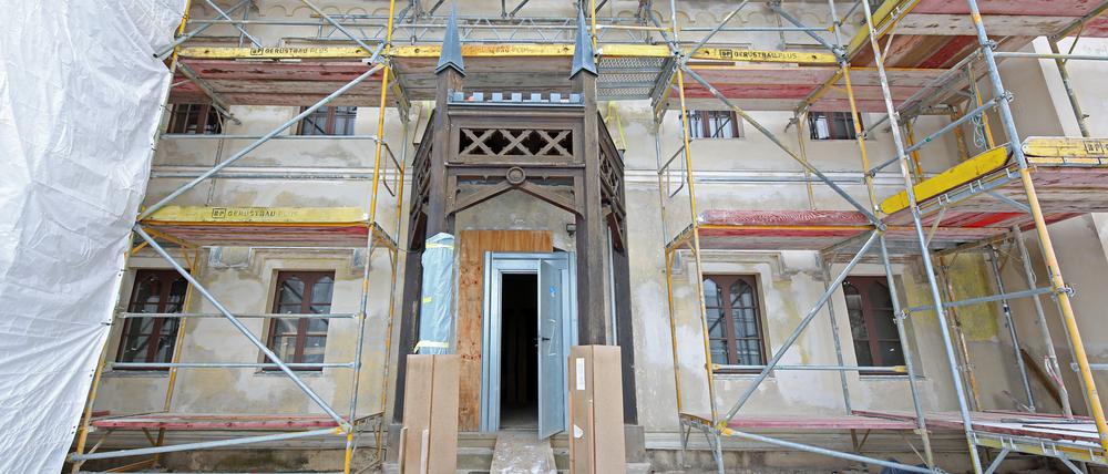 Sanierung Kleines Schloss Babelsberg.
Die Stiftung Preußische Schlösser und Gärten Berlin-Brandenburg (SPSG) hat im September 2022 mit der Sanierung des sogenannten Kleinen Schlosses im Potsdamer Park Babelsberg begonnen.