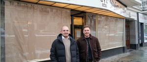 Vianney Lancres (links) und Jannis Lucian Groh wollen die Parfümerie „Harry Lehmann“ wiedereröffnen.