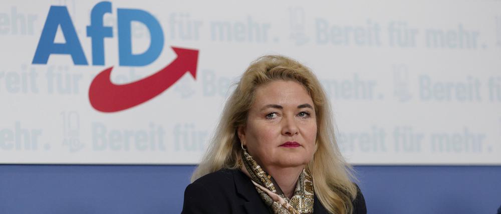 Kristin Brinker. 