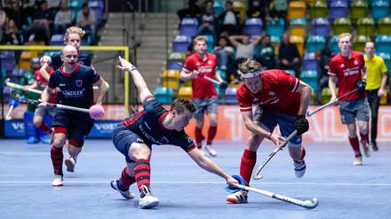 In der vorigen Saison verlor der BHC (li. Marius Gemmel gegen Niklas Bruns) im Halbfinale knapp gegen den Club an der Alster.