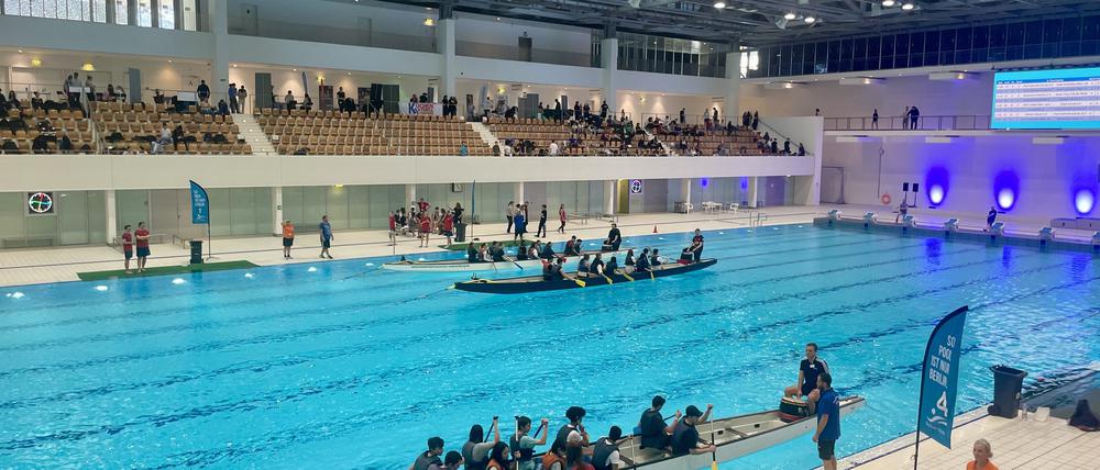 30 Schulen kamen am Freitag zu einer Kombination aus Drachenbootrennen und Ausbildungsmesse in den Europasportpark.