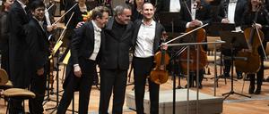 Daniel Harding, Jörg Widmann und Antoine Tamestit (v.l.) beim Konzert mit den Berliner Philharmonikern am 18. Januar 2024.