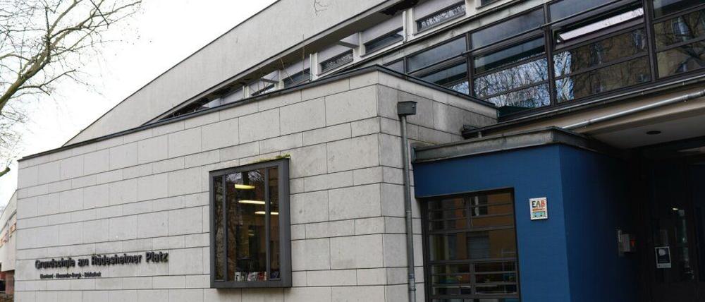 Außenansicht der Eberhard-Alexander-Burgh-Bibliothek.