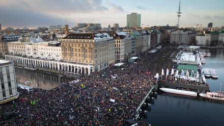 „Hamburg steht auf“