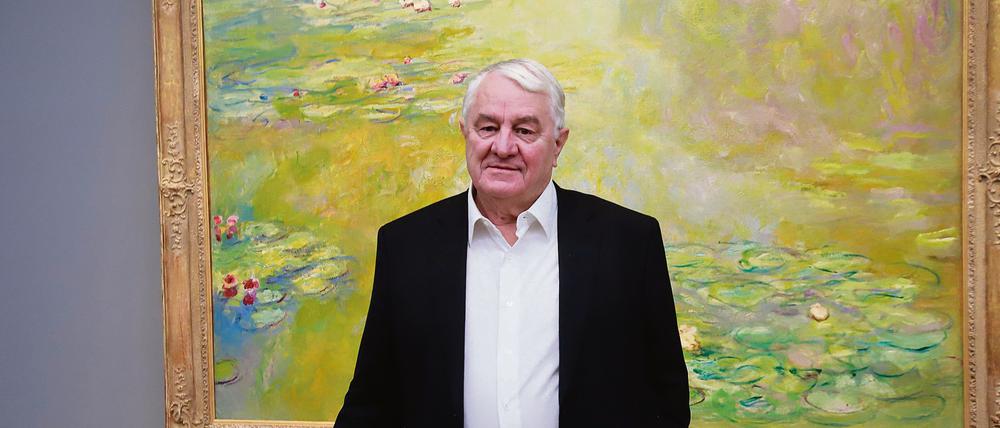 Hasso Plattner vor Monets Seerosen in seinem Museum Barberini am Alten Markt in Potsdam.