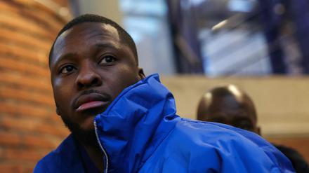 Theo Luhaka, 28, wollte Fußballer werden – seit einer Polizeikontrolle ist er schwerbeschädigt.