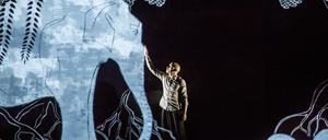 Abenteuerreise durch den Urwald: Unterwegs faucht bedrohlich ein Tiger, aber der Elefant lässt sich streicheln.