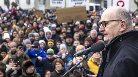 Ministerpräsident Dietmar Woidke auf der Cottbus- Demo gegen rechts.