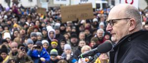 Ministerpräsident Dietmar Woidke auf der Cottbus- Demo gegen rechts.