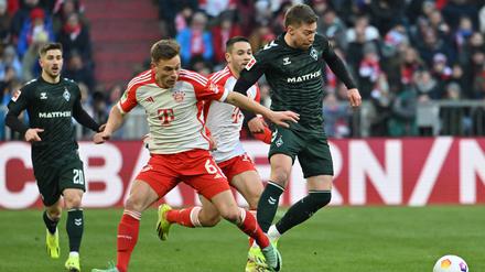 Joshua Kimmich im Duell mit Mitchell Weiser, dem nach einer knappen Stunde der Siegtreffer für die Gäste gelang.