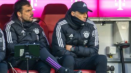 Cheftrainer Thomas Tuchel (r.) wirkte bei der Heimniederlagen gegen Werder Bremen ziemlich bedröppelt.