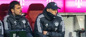 Cheftrainer Thomas Tuchel (r.) wirkte bei der Heimniederlagen gegen Werder Bremen ziemlich bedröppelt.