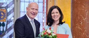 Kai Wegner (l,CDU), Regierender Bürgermeister von Berlin ernennt Katharina Günther-Wünsch (CDU), zur Senatorin für Bildung, Jugend und Familie. Im Roten Rathaus findet heute der Regierungswechsel statt. +++ dpa-Bildfunk +++