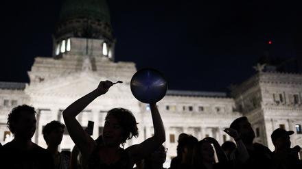Demonstranten protestieren gegen die Regierung des argentinischen Präsidenten Javier Milei vor dem Nationalkongress in Buenos Aires, Argentinien, 10. Januar 2024. 
