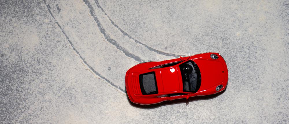 Porsche im Schnee. Insbesondere die deutsche Sportwagenmarke setzt auf synthetischen Kraftstoff.