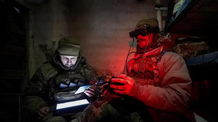 Ukrainische Drohnenpiloten in ihrer Stellung nahe Donetzk.