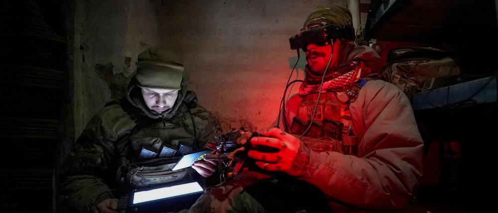 Ukrainische Drohnenpiloten in ihrer Stellung nahe Donetzk.