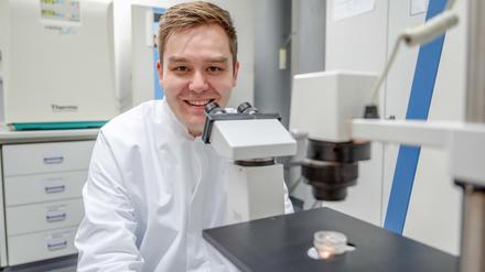 Karges kann eine internationale Karriere vorweisen. Seit Ende 2022 leitet er eine eigene Forschungsgruppe an der Ruhr-Universität Bochum.
