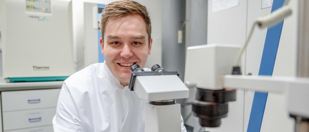Karges kann eine internationale Karriere vorweisen. Seit Ende 2022 leitet er eine eigene Forschungsgruppe an der Ruhr-Universität Bochum.