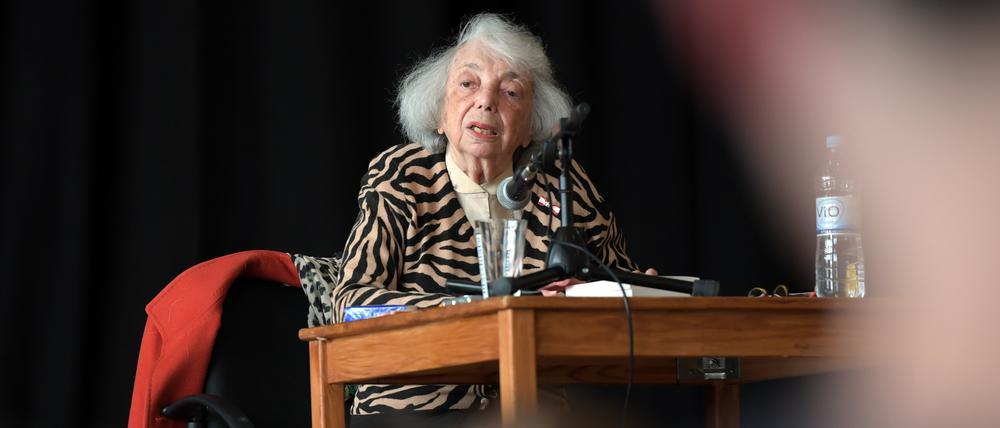 Die Holocaust-Überlebende Margot Friedländer im Hans-Carossa-Gymnasium.