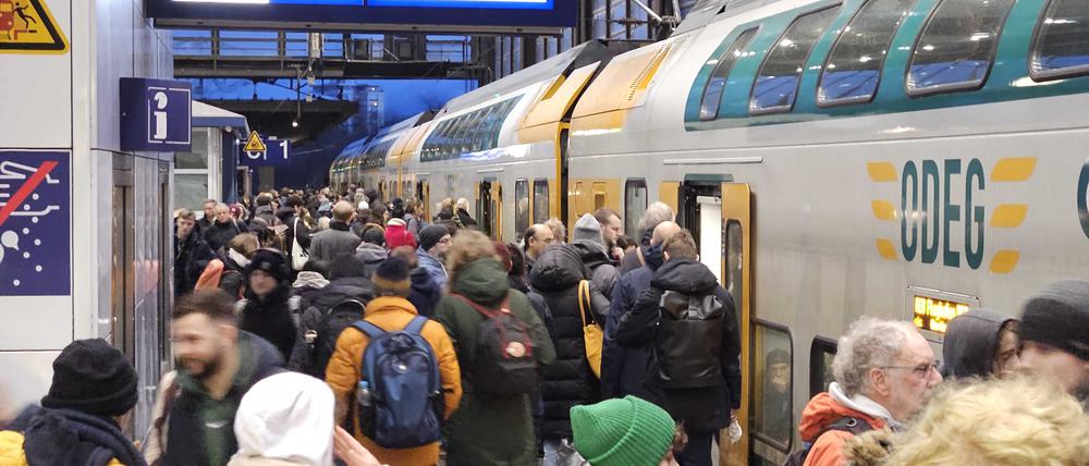 Die Züge auf der Stadtbahn sind oft voll und verspätet