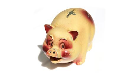 Gute Vorsätze helfen nicht, wenn sie nicht umgesetzt werden. Dabei lässt sich das Sparschwein auch noch füttern, wenn man schon älter ist.