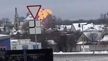 Dieses Foto soll den Absturz eines Militärflugzeugs im russischen Belgorod zeigen.