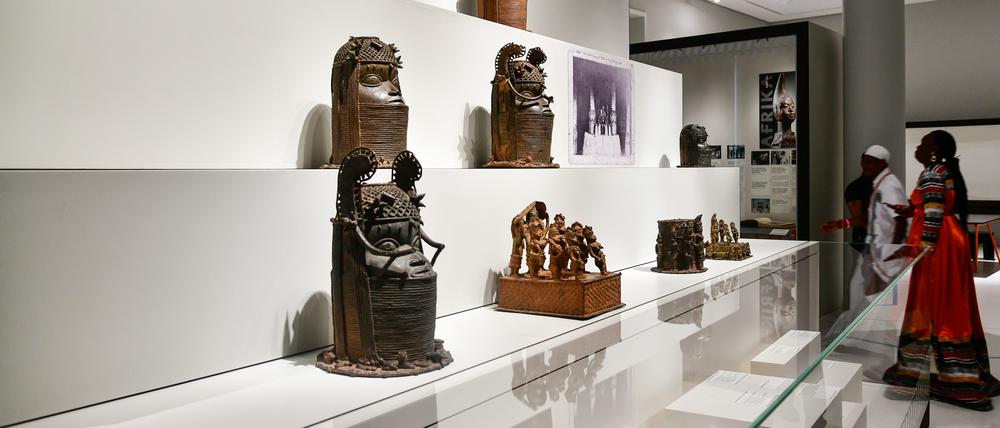 Neue Ausstellungen im Humboldtforum *** NUR FUeR REDAKTIONELLE ZWECKE *** EDITORIAL USE ONLY ***<p>Das Berliner Humboldt Forum praesentiert am 15. September 2022 zur Eroeffnung des Ostteils des Schlosses fuenf Sonderausstellungen. Im Bild zu sehen: Benin Bronzen). FOTO: Joerg Krauthoefer / Funke Foto Services</p> <p/> Arbeit Berlin Copyright: JoergxKrauthoefer *** New Exhibitions at Humboldtforum *** ONLY FOR EDITORIAL PURPOSE *** EDITORIAL USE ONLY *** P the Berlin Humboldt Forum presents on 15 September 2022 to Opening of Eastern part of Castle five Special exhibitions at Picture to see Benin bronze Photo Joerg Krauthofer Funke Photo Services P P Work Berlin Copyright JoergxKrauthoefer Copyright: JoergxKrauthoefer doc7mre2h9quu9j67xcj5i EDITORIAL USE ONLY
Benin2401