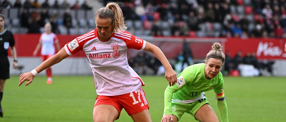 Am Samstag treffen Bayerns Klara Bühl (l.) und Svenja Huth mit dem VfL Wolfsburg wieder aufeinander.