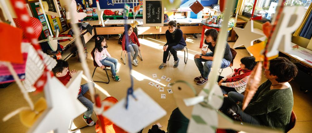 Erzieher an Schulen haben vielfältige Aufgaben und fordern Zeit für Vor- und Nachbereitung.