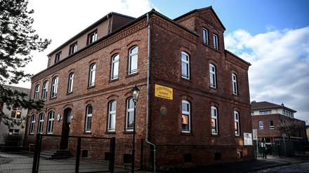 24.01.2024, Brandenburg, Ahrensfelde-Blumberg: Aussenaufnahme der Grund- und Oberschule Blumberg. 