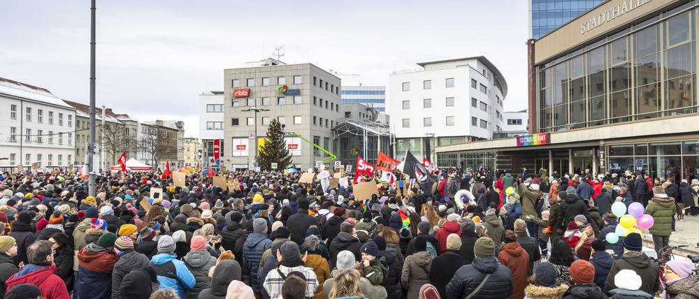 Cottbus bekennt Farbe: Bündnis Unteilbar-Südbrandenburg