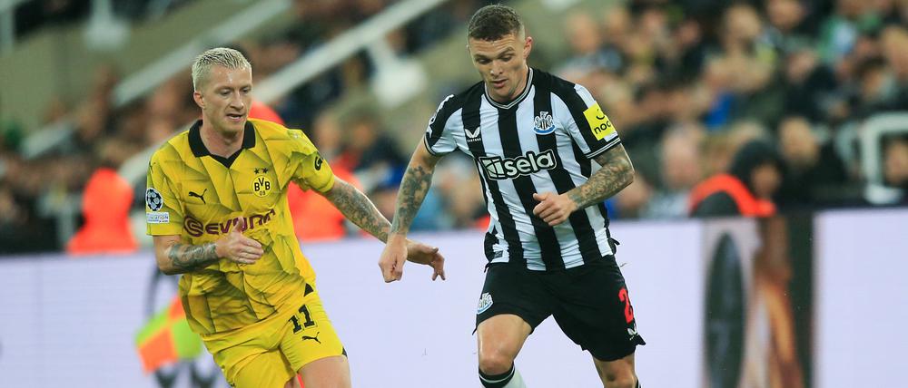 Kieran Trippier (r.) im Duell mit Dortmunds Marco Reus.